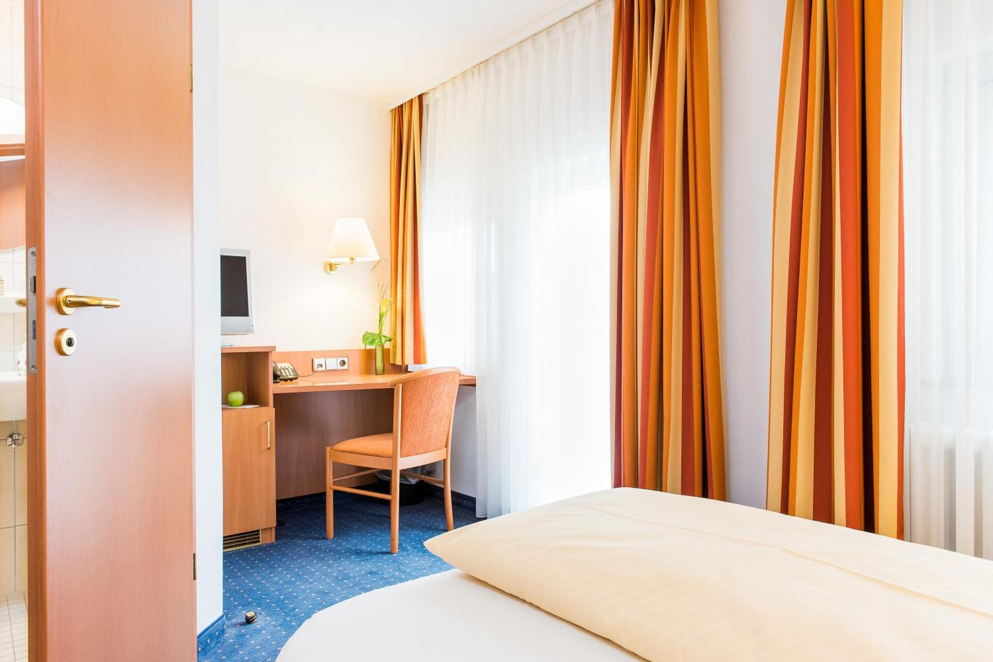 Hydepark Hotel Haidkapelle Ngoại thất bức ảnh